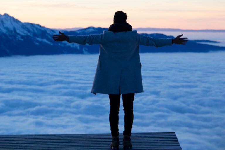 Cum să îți creezi o viață plină de satisfacție prin alegerea deciziilor corecte