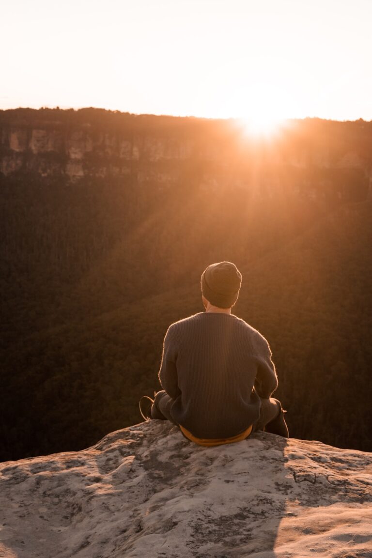 Cum să îți îmbunătățești sănătatea mentală prin meditație și mindfulness