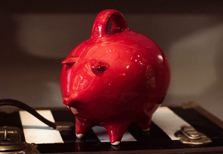 Cum să îți protejezi economiile în fața crizelor economice