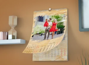 Cum să transformi pozele preferate în calendare personalizate de perete