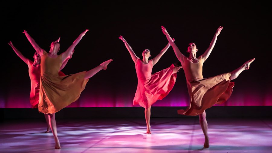 Photo history of dance